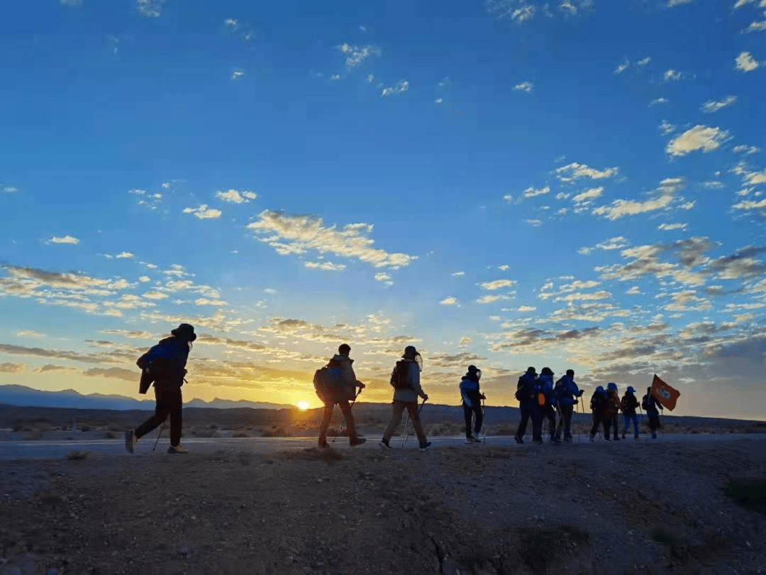 赛后体能课后；达拉斯独行侠调整名单备战法国杯；引发热议；轮换策略成焦点的简单介绍
